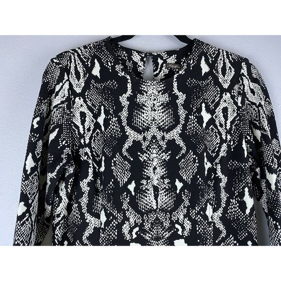 NWOT J McLaughlin Sz M Snake Print Blk White Pockets Keyhole Back 3/4 Slv Dress - Picture 3 of 13